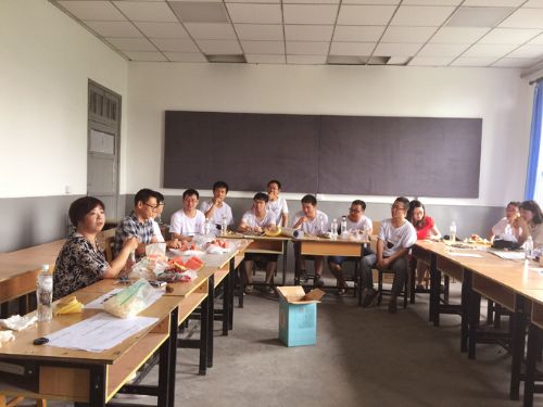 设计艺术学院毕业班召开最后...