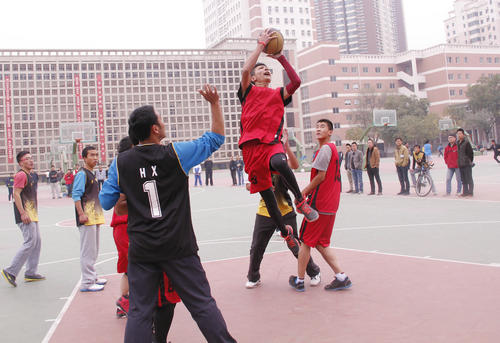 设计艺术学院团委举办新生篮球赛