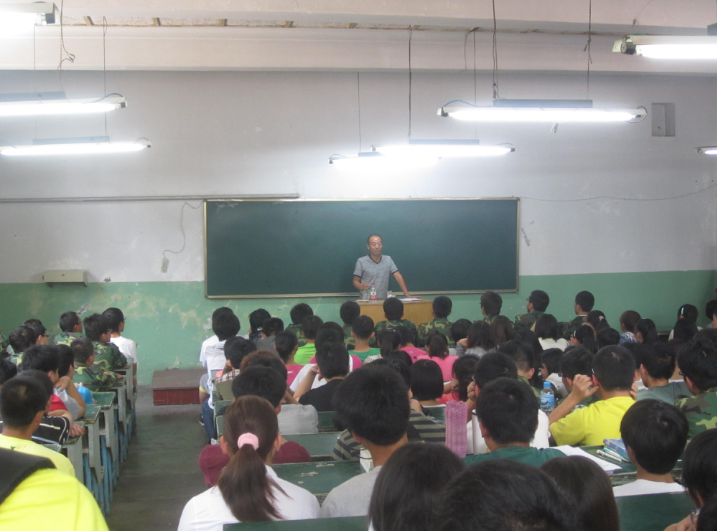 设计艺术学院举行2012级新生...