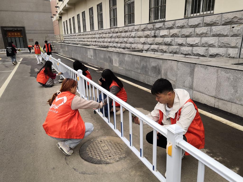 设计艺术学院志愿者助力校园...