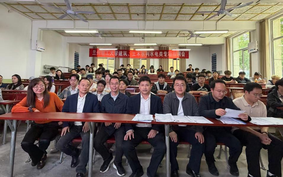 抢抓秋招黄金期 央...