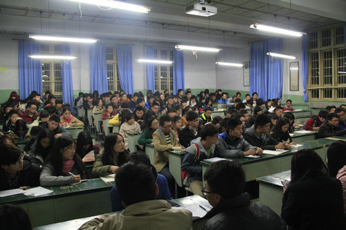 设计艺术学院两委会召开全体...